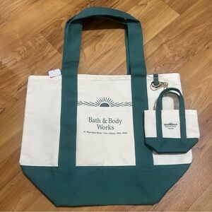 Bath & Body Works 2025 Green and Cream Tote Bag Set